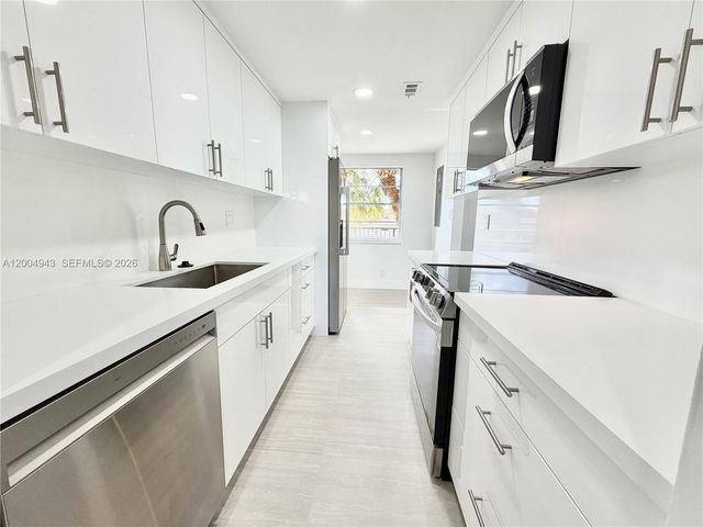 3361 NW 47th Ter 329, Lauderdale Lakes, FL 33319