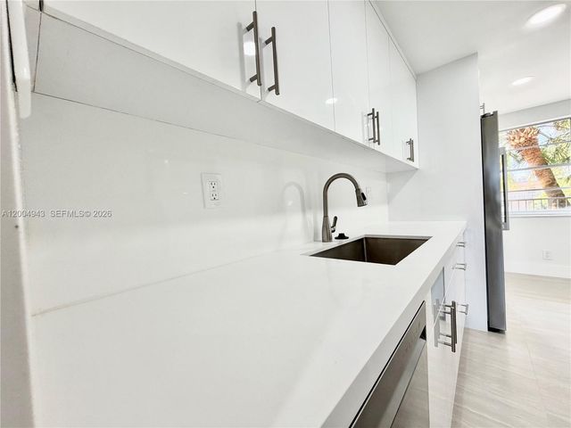 3361 NW 47th Ter 329, Lauderdale Lakes, FL 33319