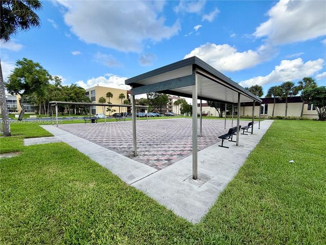 3361 NW 47th Ter 329, Lauderdale Lakes, FL 33319