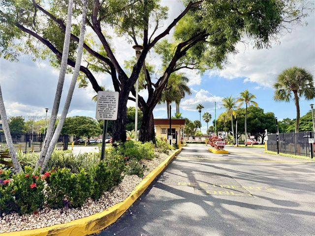 3361 NW 47th Ter 329, Lauderdale Lakes, FL 33319