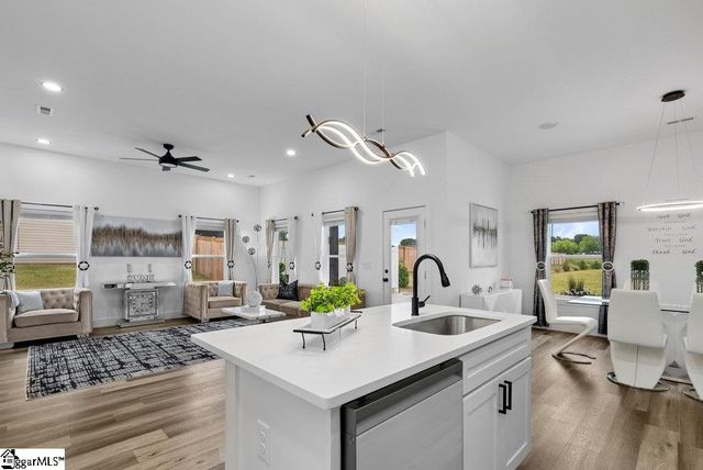 223 R C Thompson Road, Chesnee, SC 29323