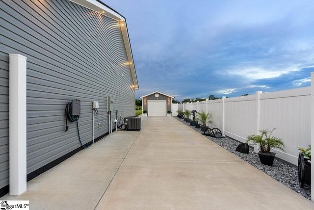 223 R C Thompson Road, Chesnee, SC 29323