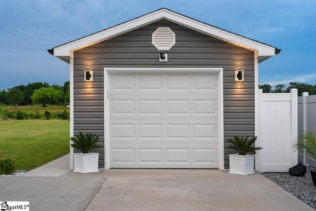 223 R C Thompson Road, Chesnee, SC 29323