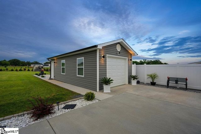 223 R C Thompson Road, Chesnee, SC 29323