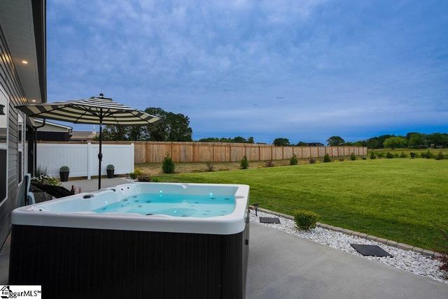 223 R C Thompson Road, Chesnee, SC 29323
