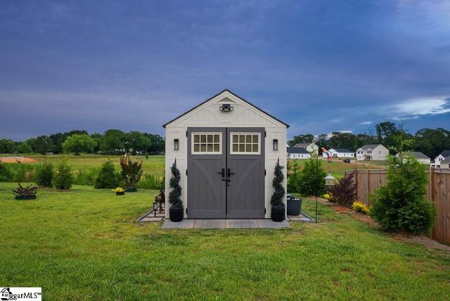 223 R C Thompson Road, Chesnee, SC 29323