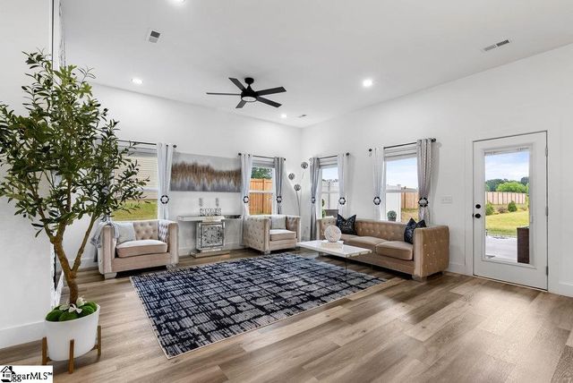 223 R C Thompson Road, Chesnee, SC 29323