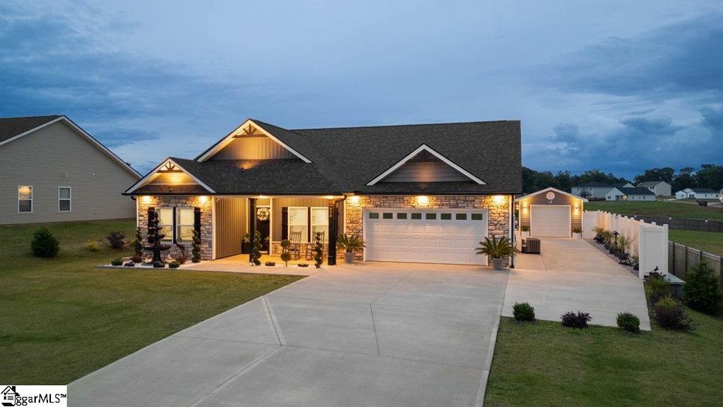 223 R C Thompson Road, Chesnee, SC 29323