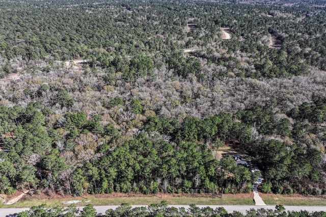 76 Wagon Pass, Huntsville, TX 77340