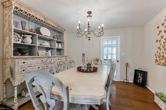 109 Edgeware CT, Chesapeake, VA 23322