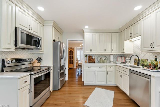 109 Edgeware CT, Chesapeake, VA 23322