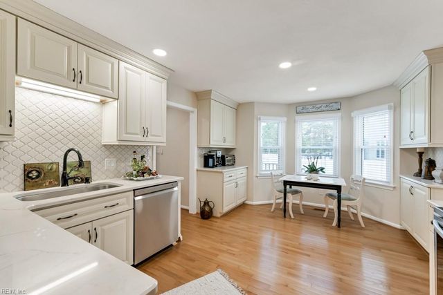 109 Edgeware CT, Chesapeake, VA 23322