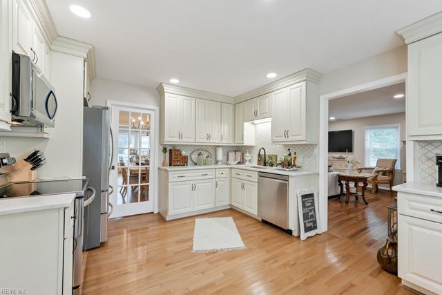 109 Edgeware CT, Chesapeake, VA 23322
