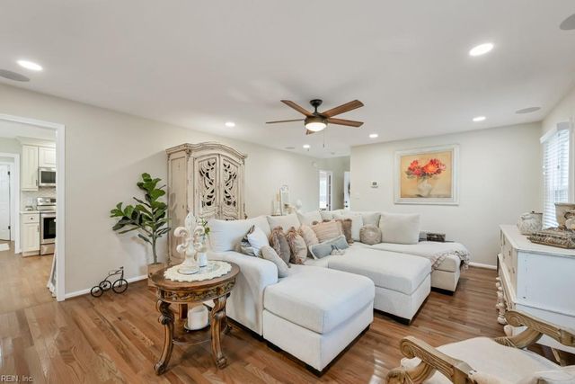 109 Edgeware CT, Chesapeake, VA 23322