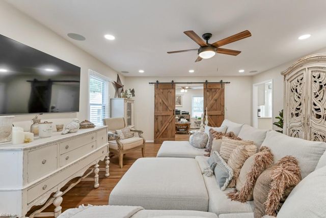 109 Edgeware CT, Chesapeake, VA 23322