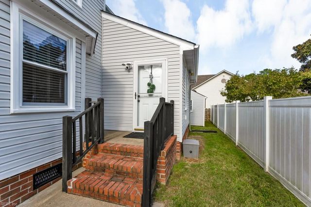 109 Edgeware CT, Chesapeake, VA 23322