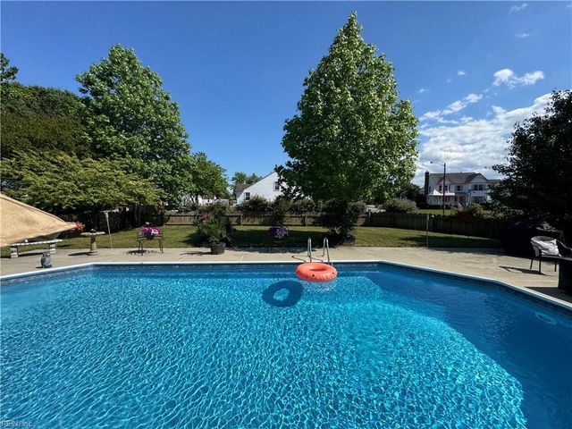 109 Edgeware CT, Chesapeake, VA 23322