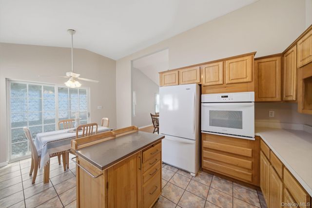40 Willow Court, Manorville, NY 11949