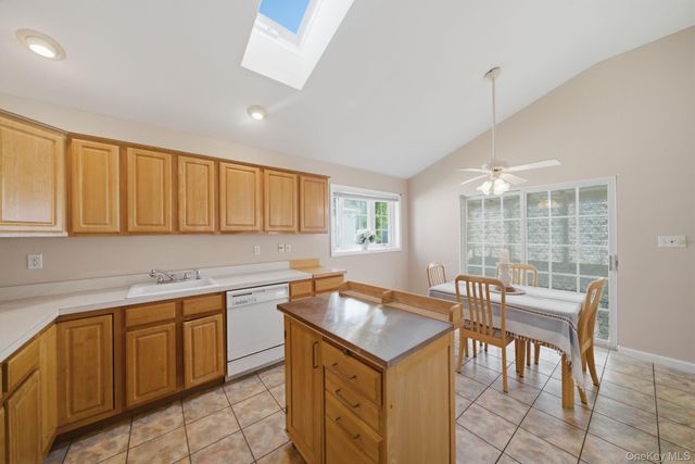 40 Willow Court, Manorville, NY 11949