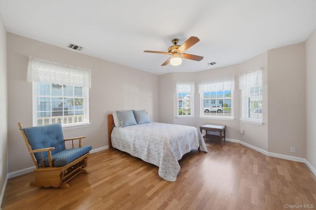 40 Willow Court, Manorville, NY 11949