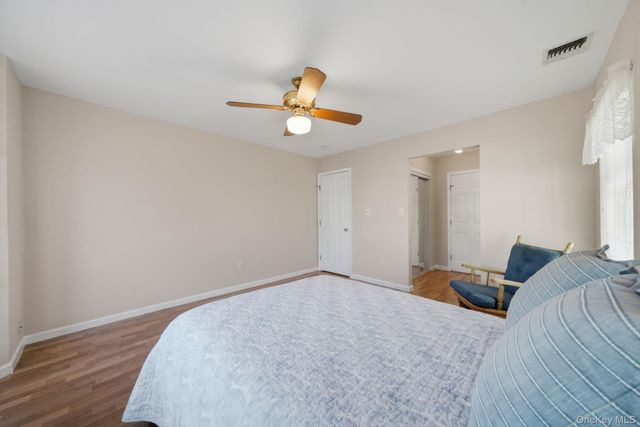40 Willow Court, Manorville, NY 11949