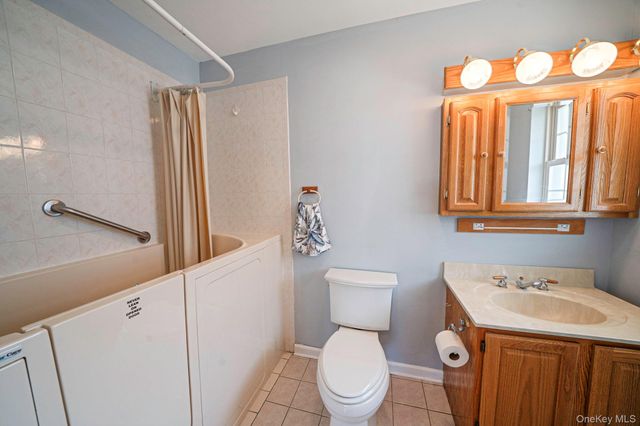 40 Willow Court, Manorville, NY 11949