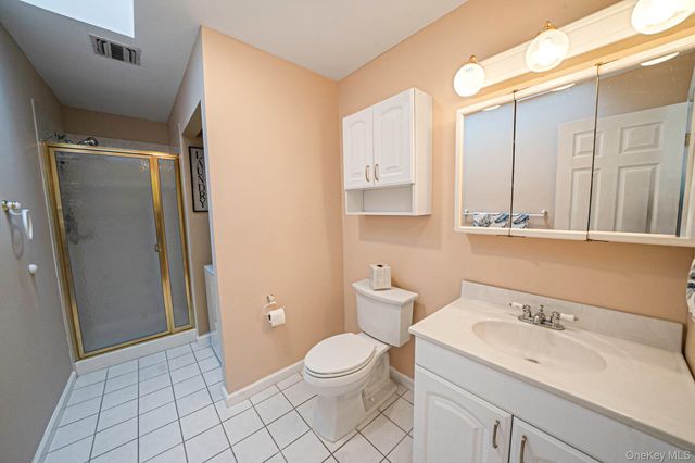 40 Willow Court, Manorville, NY 11949
