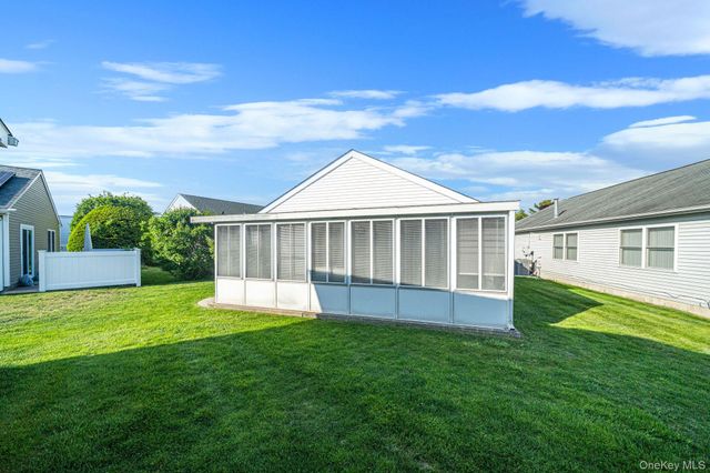 40 Willow Court, Manorville, NY 11949