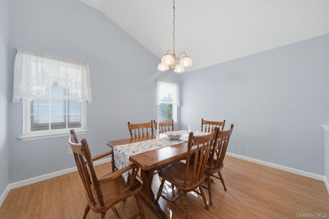 40 Willow Court, Manorville, NY 11949