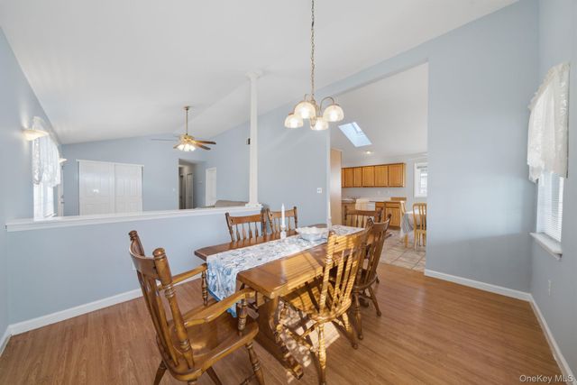 40 Willow Court, Manorville, NY 11949