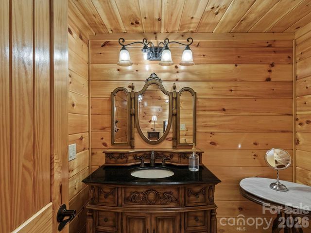 475 S Toe River Road, Burnsville, NC 28714