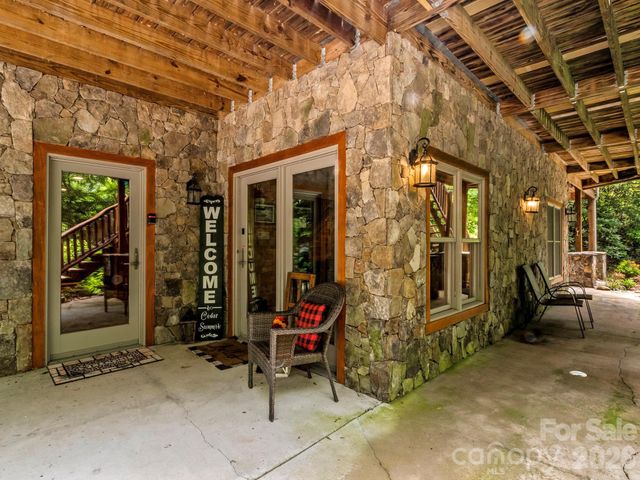 475 S Toe River Road, Burnsville, NC 28714