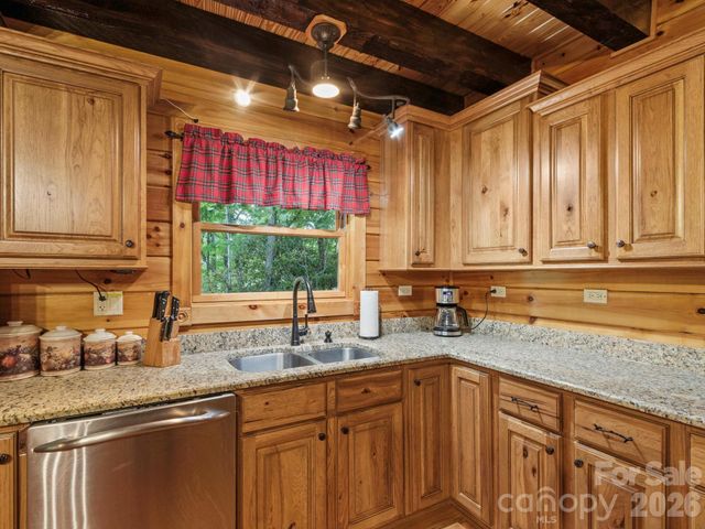 475 S Toe River Road, Burnsville, NC 28714