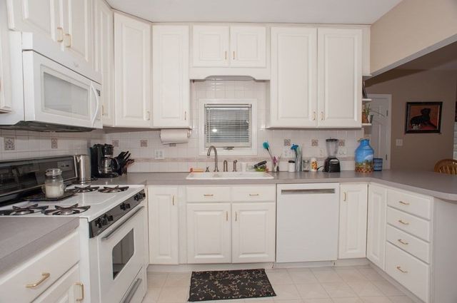 208-210 Church St, Northbridge, MA 01588