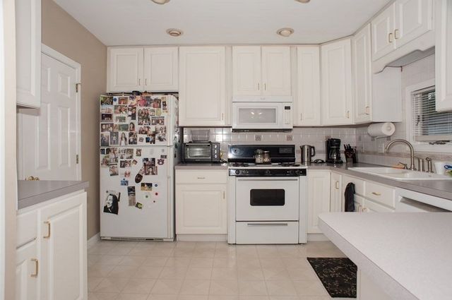 208-210 Church St, Northbridge, MA 01588