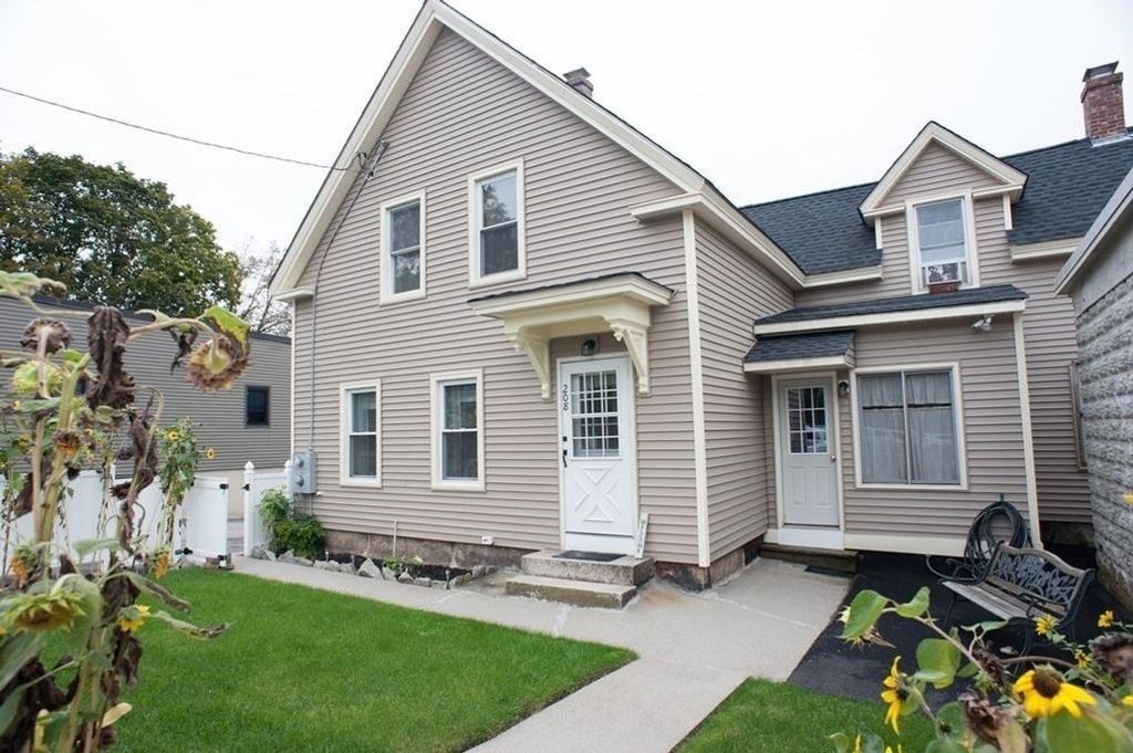 208-210 Church St, Northbridge, MA 01588
