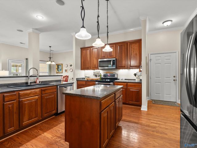 7201 Oldstone Drive SE, Owens Cross Roads, AL 35763