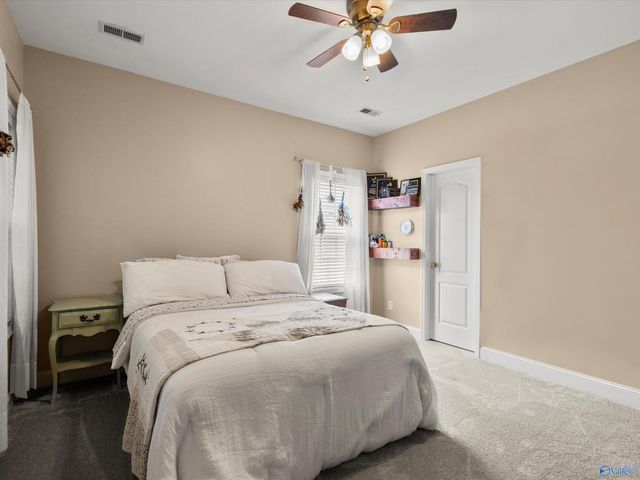 7201 Oldstone Drive SE, Owens Cross Roads, AL 35763