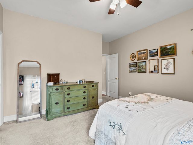 7201 Oldstone Drive SE, Owens Cross Roads, AL 35763