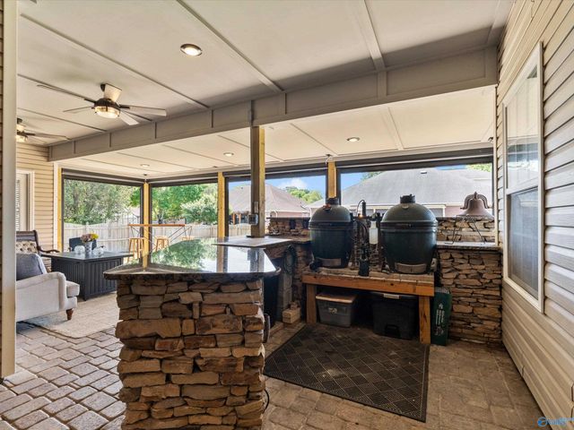 7201 Oldstone Drive SE, Owens Cross Roads, AL 35763