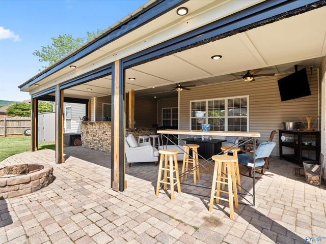 7201 Oldstone Drive SE, Owens Cross Roads, AL 35763