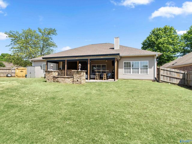 7201 Oldstone Drive SE, Owens Cross Roads, AL 35763