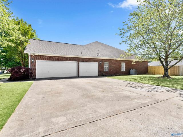 7201 Oldstone Drive SE, Owens Cross Roads, AL 35763