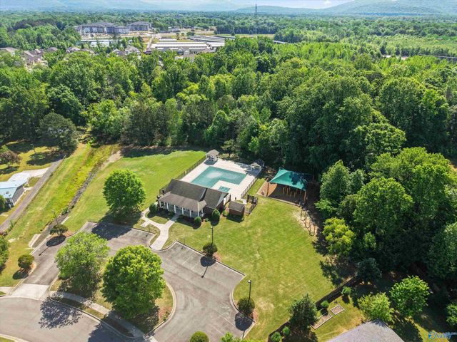 7201 Oldstone Drive SE, Owens Cross Roads, AL 35763