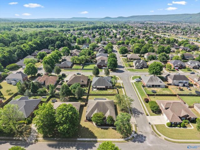 7201 Oldstone Drive SE, Owens Cross Roads, AL 35763