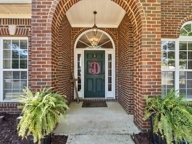 7201 Oldstone Drive SE, Owens Cross Roads, AL 35763