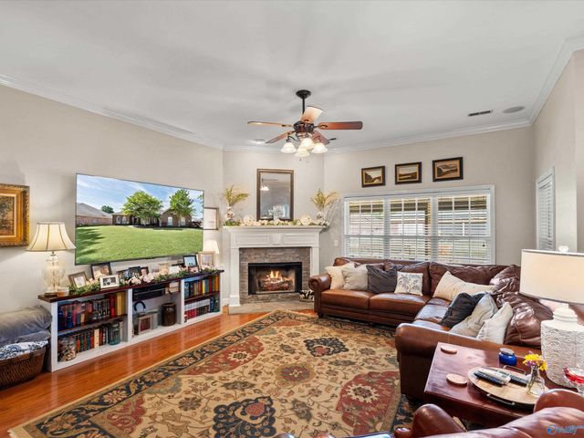 7201 Oldstone Drive SE, Owens Cross Roads, AL 35763