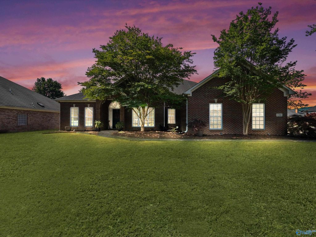 7201 Oldstone Drive SE, Owens Cross Roads, AL 35763