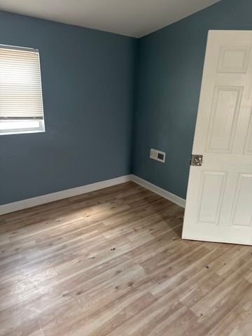 7535 S Vernon Avenue, Chicago, IL 60619