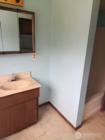 4 Kirkpatrick Road, Hoquiam, WA 98550